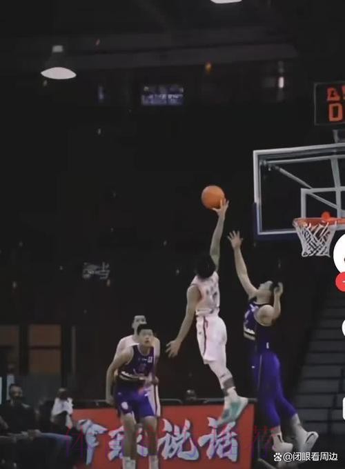 萨林杰半场出战10分钟，投篮4中3得到7分4篮板2助攻1抢断